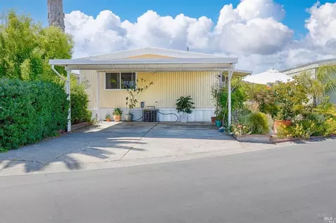31 Michael Dr, Petaluma, CA 94954