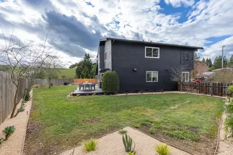Exterior - 1005 Alpine Ct, Napa, CA 94558 photo 3 of 8