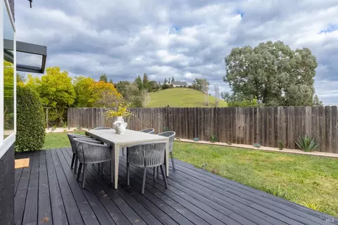 Exterior - 1005 Alpine Ct, Napa, CA 94558 photo 6 of 8