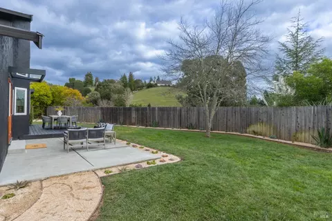 Exterior - 1005 Alpine Ct, Napa, CA 94558 photo 4 of 8