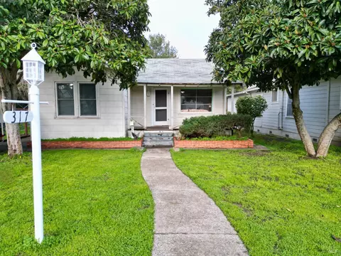 317 11th St, Petaluma, CA 94952