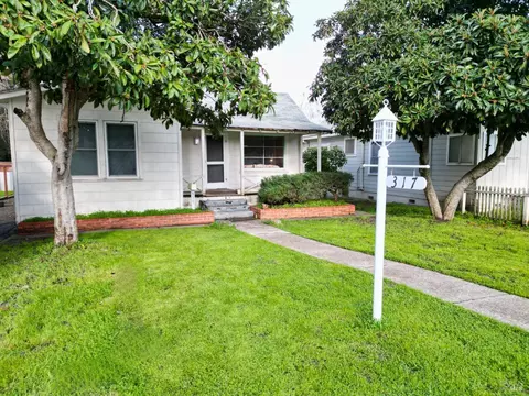 317 11th St, Petaluma, CA 94952 photo 2