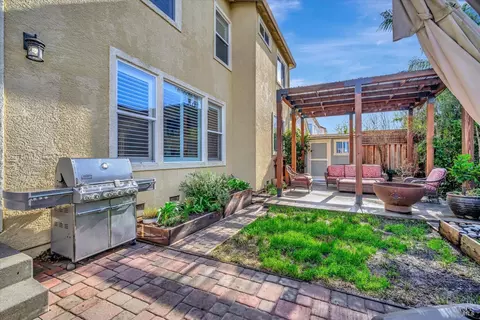 Exterior - 8557 Zinfandel Dr, Windsor, CA 95492 photo 9 of 16
