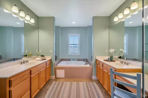 Bath - 8557 Zinfandel Dr, Windsor, CA 95492 photo 2 of 6