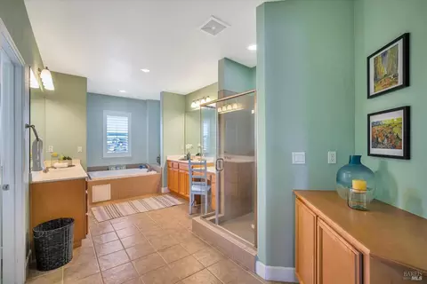 Bath - 8557 Zinfandel Dr, Windsor, CA 95492 photo 1 of 6