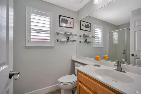 Bath - 8557 Zinfandel Dr, Windsor, CA 95492 photo 6 of 6