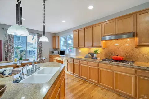 Kitchen - 8557 Zinfandel Dr, Windsor, CA 95492 photo 9 of 13