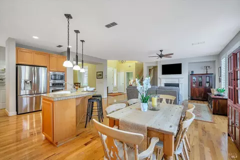 Dining - 8557 Zinfandel Dr, Windsor, CA 95492 photo 2 of 8
