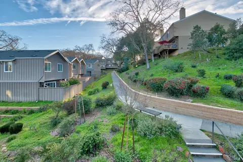 1289 Maple Ct #F, Novato, CA 94947