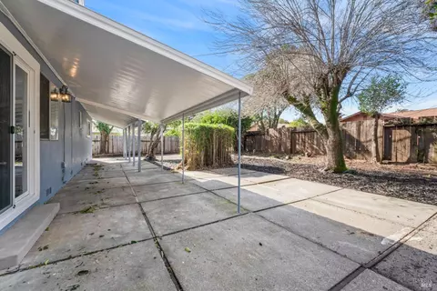 Exterior - 1019 5th St, Fairfield, CA 94533 photo 2 of 8