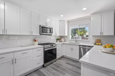 Kitchen - 1019 5th St, Fairfield, CA 94533 photo 3 of 5