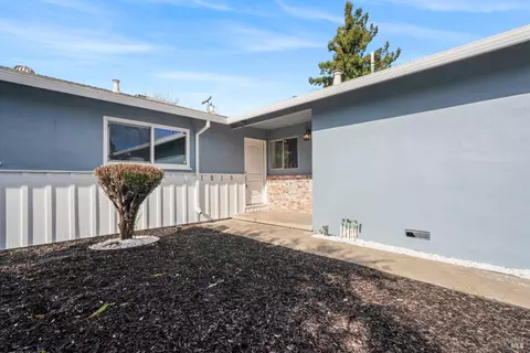 Exterior - 1019 5th St, Fairfield, CA 94533 photo 5 of 8