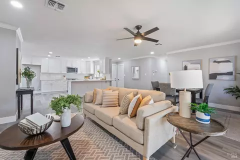 Living - 1019 5th St, Fairfield, CA 94533 photo 3 of 4