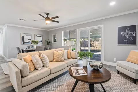 Living - 1019 5th St, Fairfield, CA 94533 photo 2 of 4