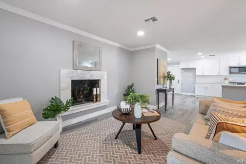 Living - 1019 5th St, Fairfield, CA 94533 photo 4 of 4
