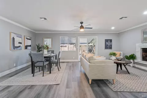 Dining - 1019 5th St, Fairfield, CA 94533 photo 2 of 3