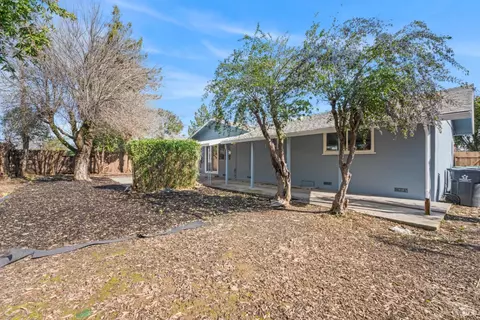 Exterior - 1019 5th St, Fairfield, CA 94533 photo 4 of 8