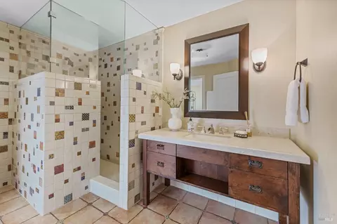 Bath - 2 Via Elverano, Tiburon, CA 94920 photo 6 of 8