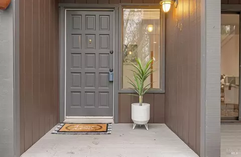 240 Los Alamos Rd, Santa Rosa, CA 95409
