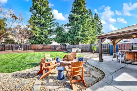 Exterior - 1530 Hannah Ct, Dixon, CA 95620 photo 9 of 24