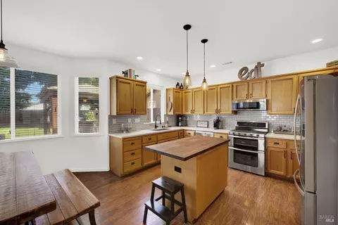Kitchen - 1530 Hannah Ct, Dixon, CA 95620 photo 4 of 11