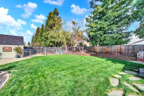 Exterior - 1530 Hannah Ct, Dixon, CA 95620 photo 15 of 24
