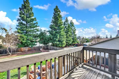 Exterior - 1530 Hannah Ct, Dixon, CA 95620 photo 8 of 24