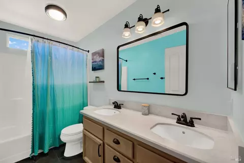 Bath - 1530 Hannah Ct, Dixon, CA 95620 photo 5 of 5