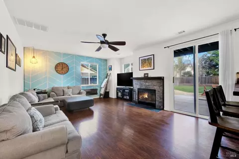 Living - 1530 Hannah Ct, Dixon, CA 95620 photo 1 of 6