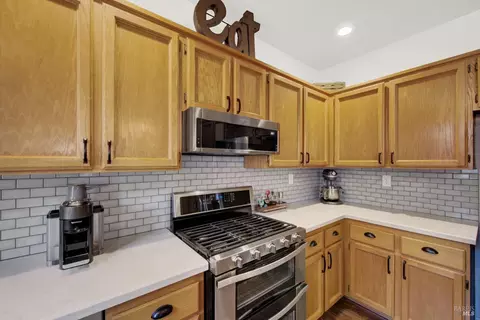 Kitchen - 1530 Hannah Ct, Dixon, CA 95620 photo 7 of 11