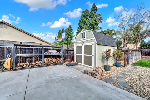 Exterior - 1530 Hannah Ct, Dixon, CA 95620 photo 21 of 24