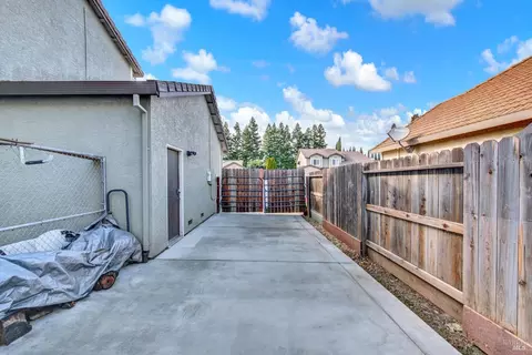 Exterior - 1530 Hannah Ct, Dixon, CA 95620 photo 23 of 24