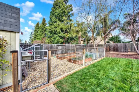 Exterior - 1530 Hannah Ct, Dixon, CA 95620 photo 20 of 24