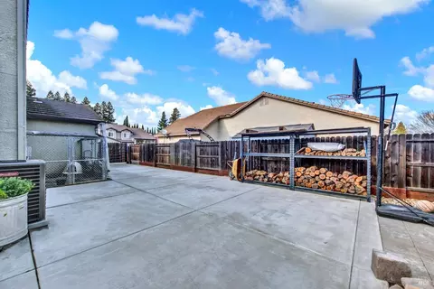 Exterior - 1530 Hannah Ct, Dixon, CA 95620 photo 22 of 24