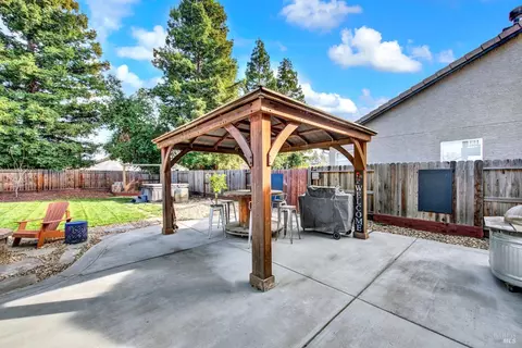 Exterior - 1530 Hannah Ct, Dixon, CA 95620 photo 10 of 24