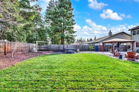 Exterior - 1530 Hannah Ct, Dixon, CA 95620 photo 19 of 24