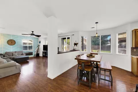 Dining - 1530 Hannah Ct, Dixon, CA 95620 photo 6 of 6