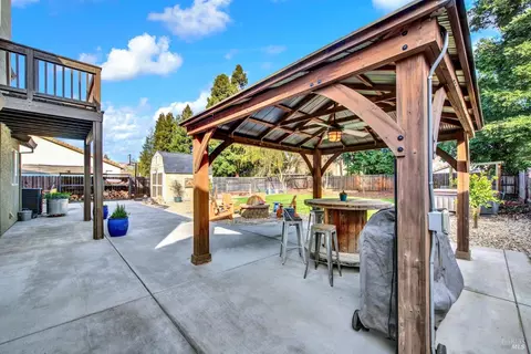 Exterior - 1530 Hannah Ct, Dixon, CA 95620 photo 11 of 24
