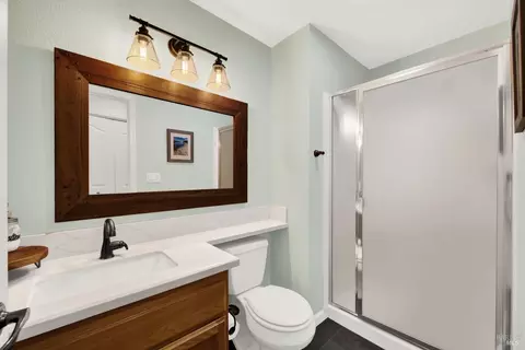 Bath - 1530 Hannah Ct, Dixon, CA 95620 photo 2 of 5