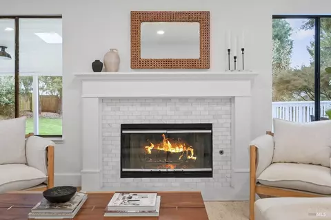 Living - 8907 Clothier Ln, Cotati, CA 94931 photo 7 of 11