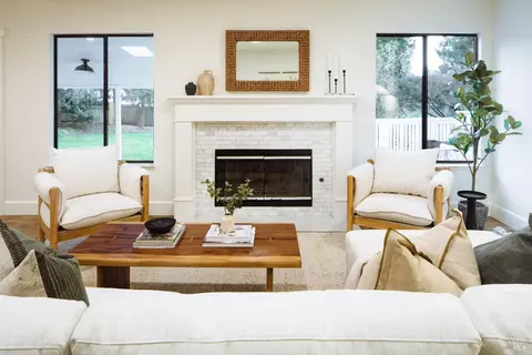 Living - 8907 Clothier Ln, Cotati, CA 94931 photo 6 of 11