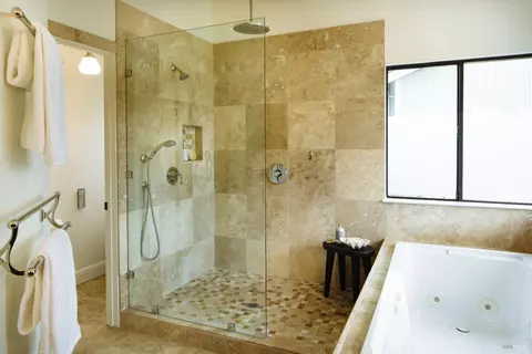 Bath - 8907 Clothier Ln, Cotati, CA 94931 photo 4 of 8
