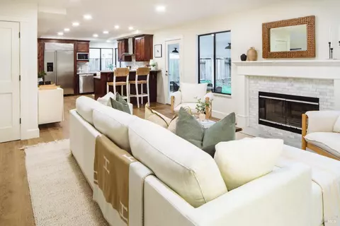Living - 8907 Clothier Ln, Cotati, CA 94931 photo 5 of 11