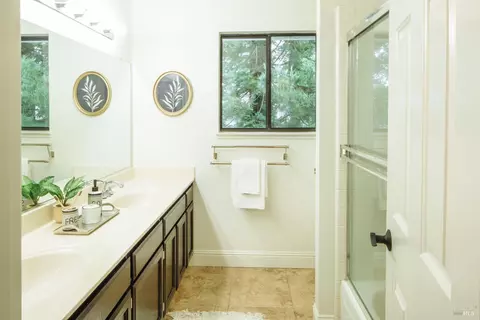 Bath - 8907 Clothier Ln, Cotati, CA 94931 photo 7 of 8