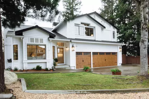 8907 Clothier Ln, Cotati, CA 94931
