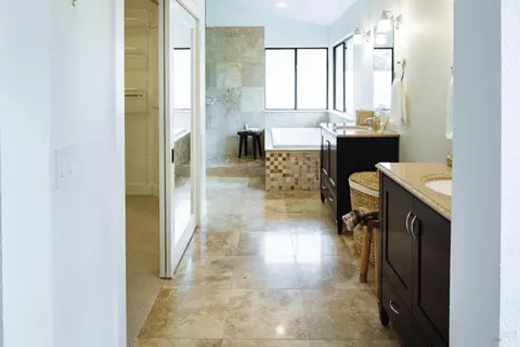 Bath - 8907 Clothier Ln, Cotati, CA 94931 photo 2 of 8