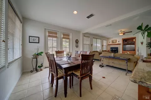 Dining - 1824 Landmark Dr, Vallejo, CA 94591 photo 2 of 7