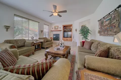 Living - 1824 Landmark Dr, Vallejo, CA 94591 photo 2 of 9