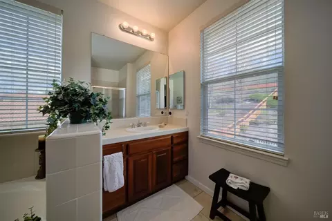 Bath - 1824 Landmark Dr, Vallejo, CA 94591 photo 6 of 8