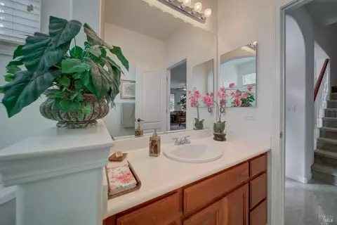 Bath - 1824 Landmark Dr, Vallejo, CA 94591 photo 4 of 8